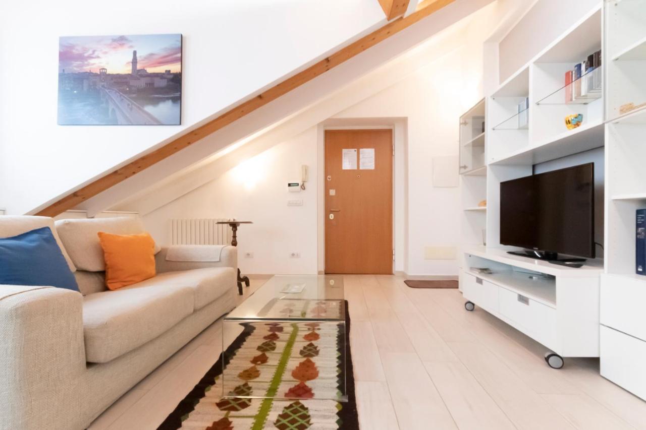 Mansarda Cola Apartment Milan Exterior photo