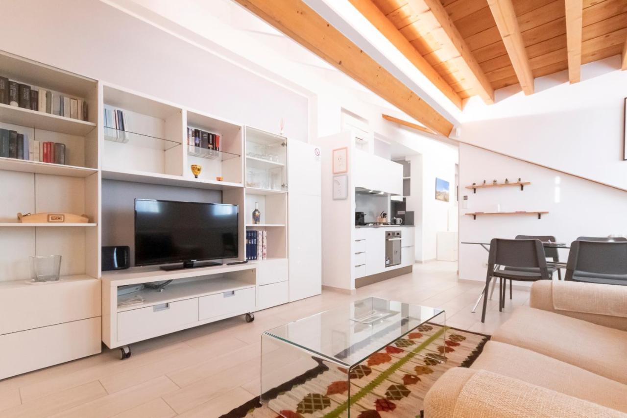 Mansarda Cola Apartment Milan Exterior photo